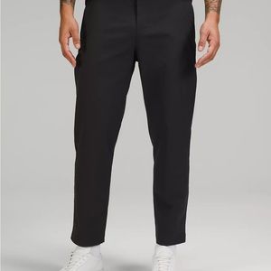 NEVER WORN LuluLemon Men Relaxed Tapered Trouser Size 31